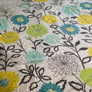 Queen comforter set with bed skirt and 2 shams